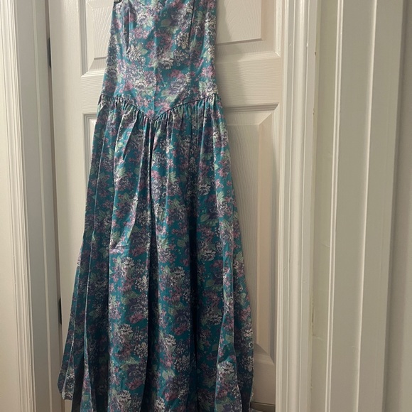 laura ashley strapless dress 80s cotton floral fit and flare dress, small  Page of Air Slit for a touch of sass 1990s LAURA ASHLEY Floral Tiered